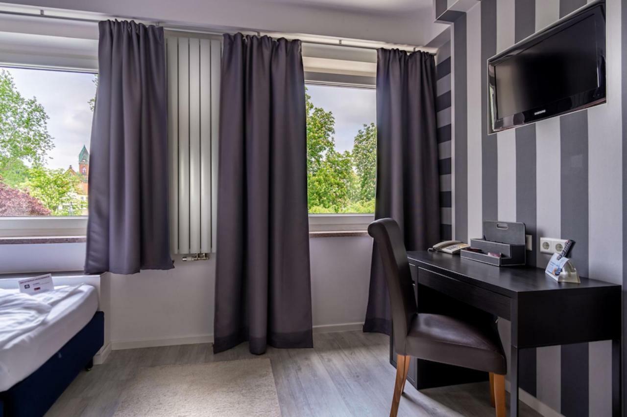 Sl'Otel Budget Bernburg Exteriér fotografie